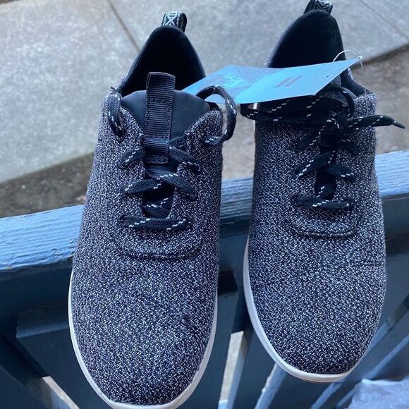 TOMS Women's The Cabrillo Sneaker Black Terry Sz 6 - Picture 3 of 8